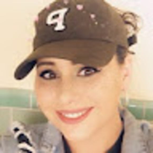 Meet your Posher, Sarah - Picture 1 of 1